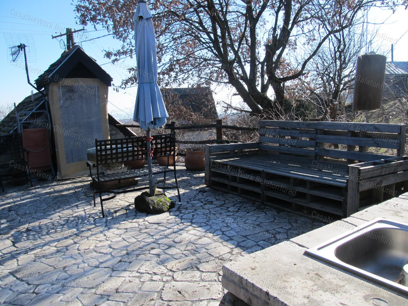 Panorámás, beleszeretős nyaraló Balatonfüreden