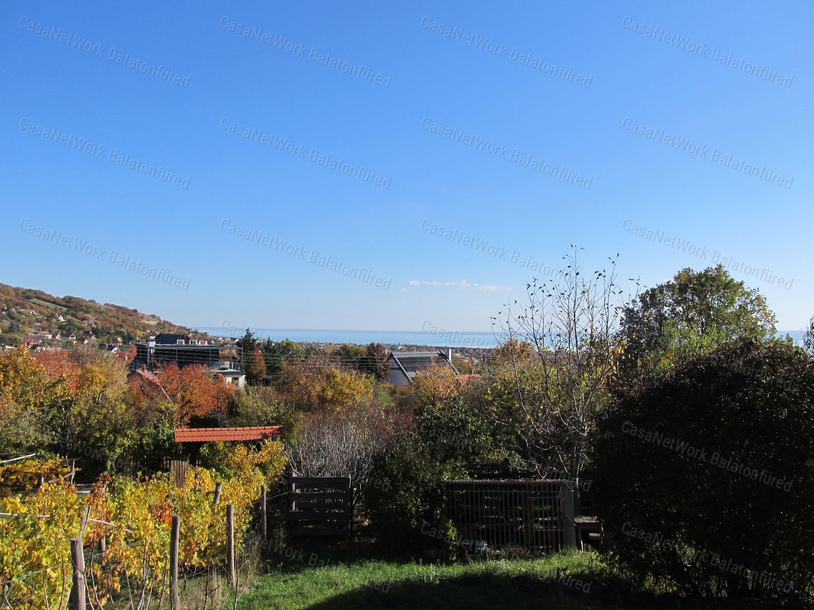 Panorámás, beleszeretős nyaraló Balatonfüreden