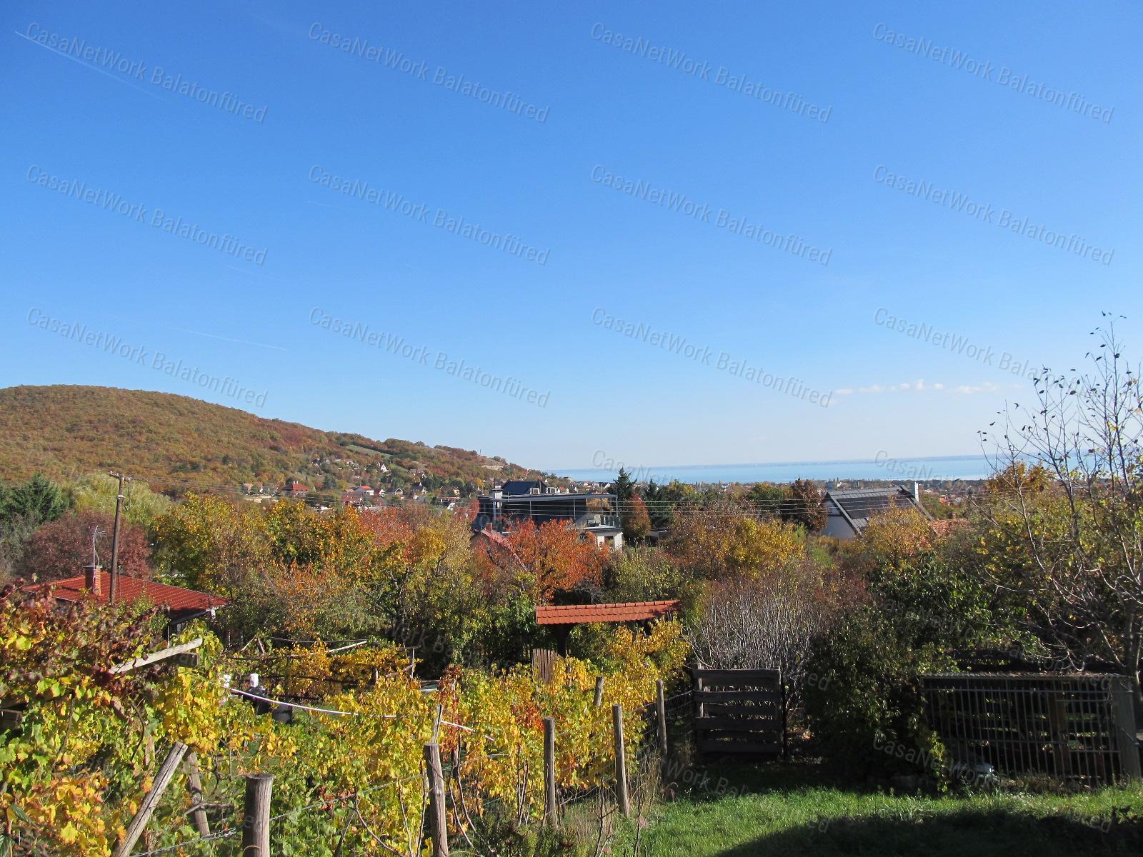 Panorámás, beleszeretős nyaraló Balatonfüreden