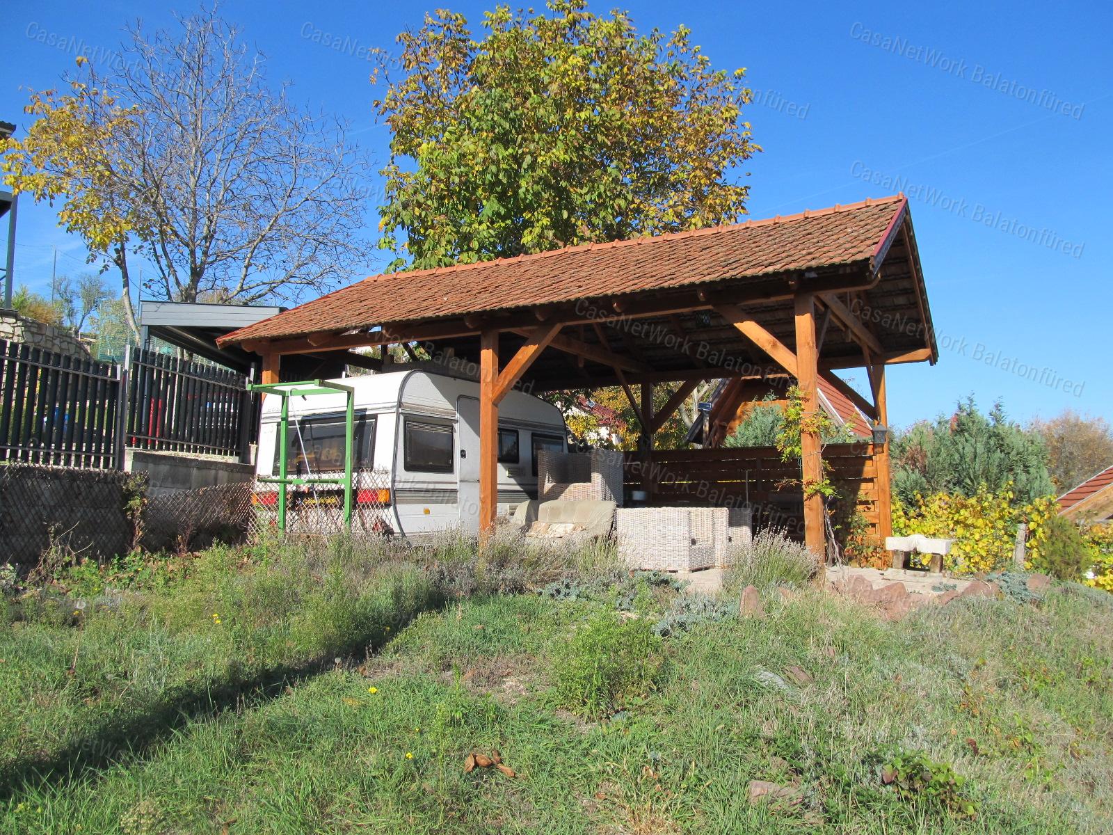 Panorámás, beleszeretős nyaraló Balatonfüreden