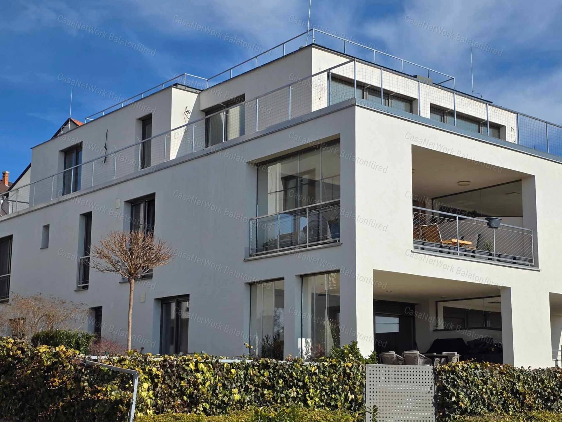 Panorámás lakás eladó Balatonfüreden