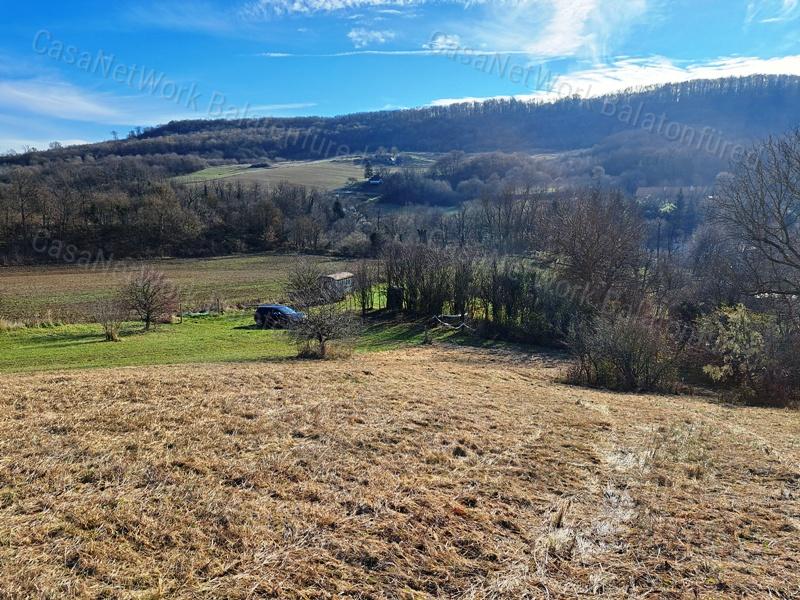 PANORÁMÁS építhető - eladó ÉPÍTÉSI TELEK KAPOLCSON