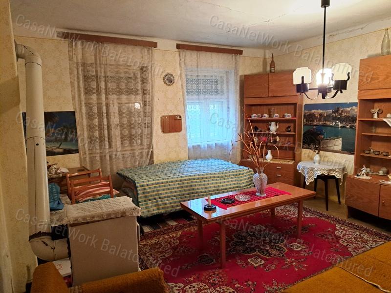 Kedvező áron és lokációban eladó CSALÁDI HÁZ KÖVESKÁLON