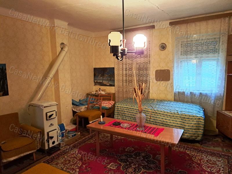 Kedvező áron és lokációban eladó CSALÁDI HÁZ KÖVESKÁLON