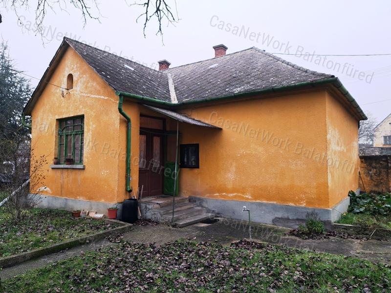 Kedvező áron és lokációban eladó CSALÁDI HÁZ KÖVESKÁLON