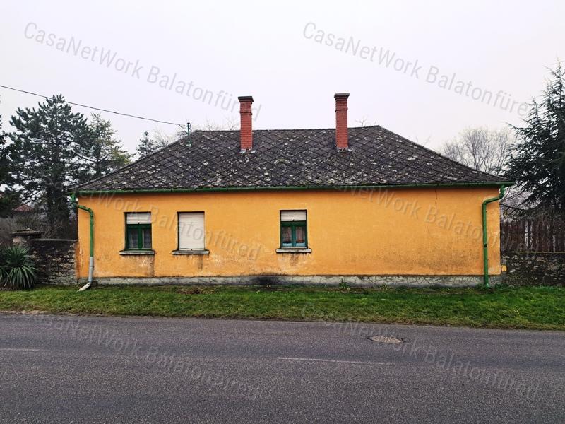 Kedvező áron és lokációban eladó CSALÁDI HÁZ KÖVESKÁLON