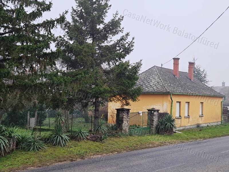 Kedvező áron és lokációban eladó CSALÁDI HÁZ KÖVESKÁLON