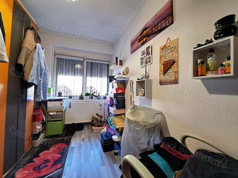 Központban, földszinten-eladó LAKÁS BALATONFÜREDEN