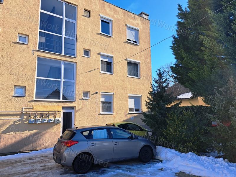 Központban, földszinten-eladó LAKÁS BALATONFÜREDEN