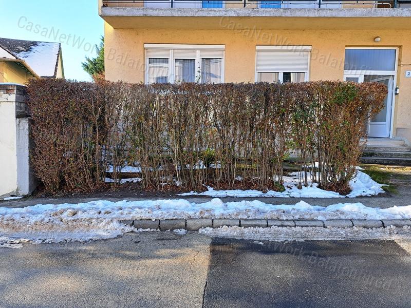Központban, földszinten-eladó LAKÁS BALATONFÜREDEN