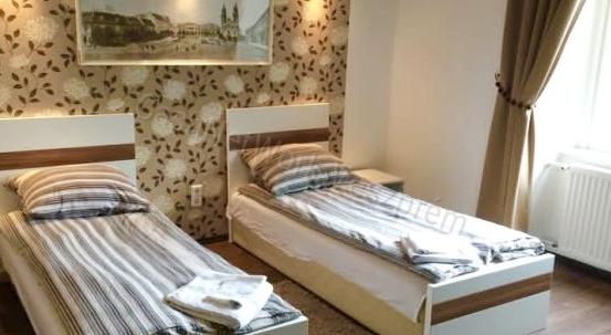 ELADÓ Pápa kultikus ékköve