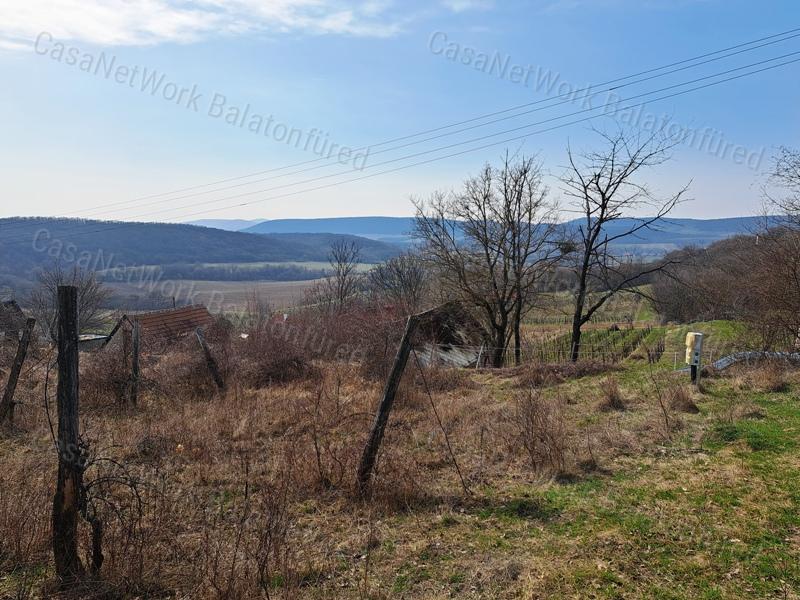 TÁJPANORÁMÁS, ÉPÍTHETŐ ZÁRTKERT BALATONCSICSÓN