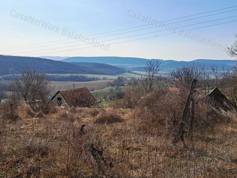 TÁJPANORÁMÁS, ÉPÍTHETŐ ZÁRTKERT BALATONCSICSÓN