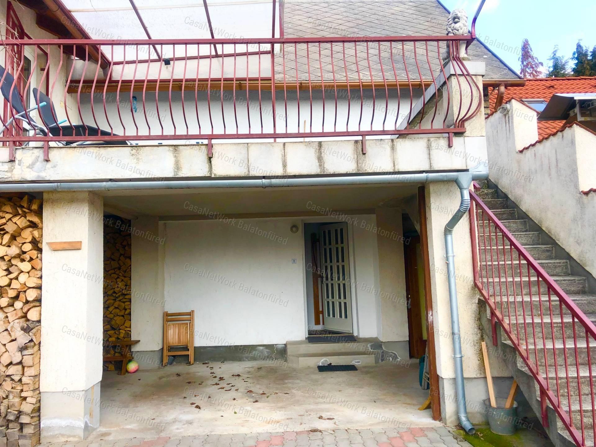 Részpanorámás Családi házát Balatonalmádi keleti kapujában