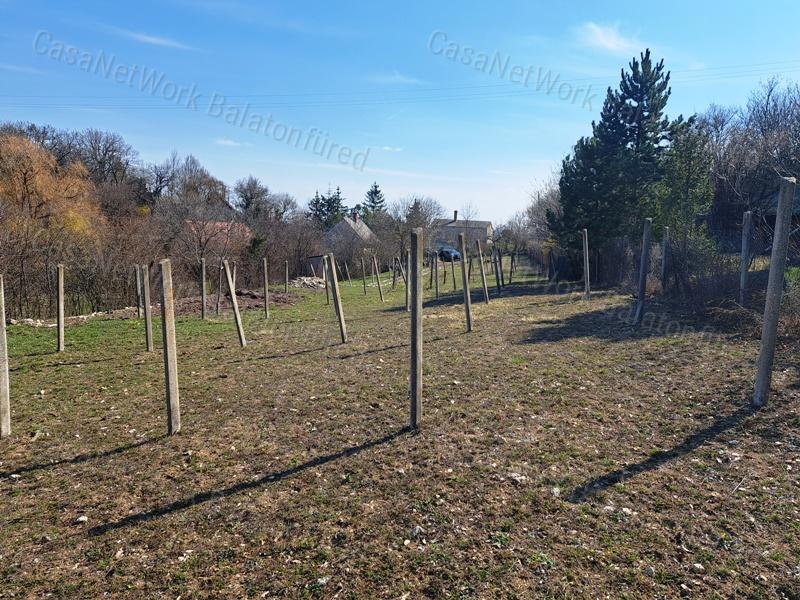 Szép kilátások - eladó beépíthető külterületi telek Balatonfüreden