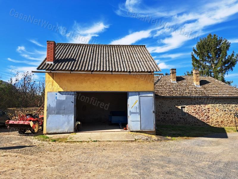 Sok lehetőség, kiváló lokációban - eladó CSALÁDI HÁZ KÁPTALANTÓTIBAN