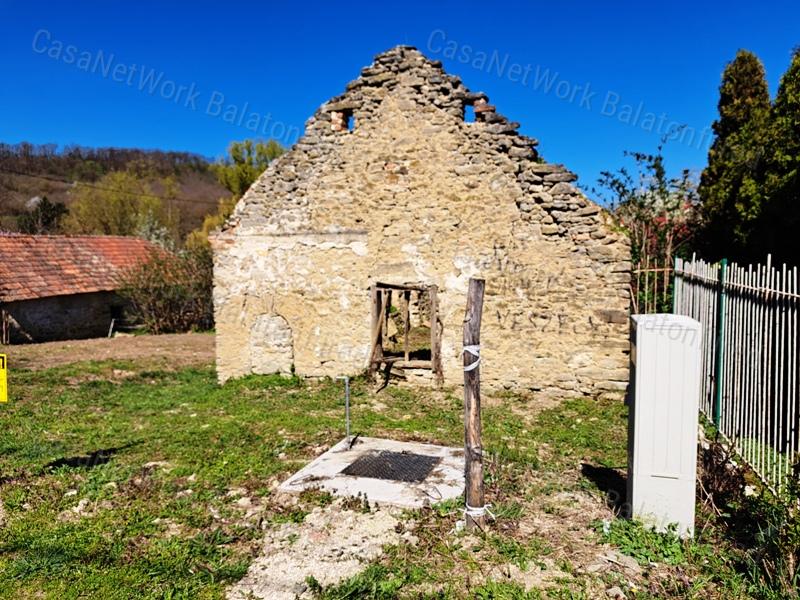 Tájpanorámás ÉPÍTÉSI TELEK eladó KAPOLCSON