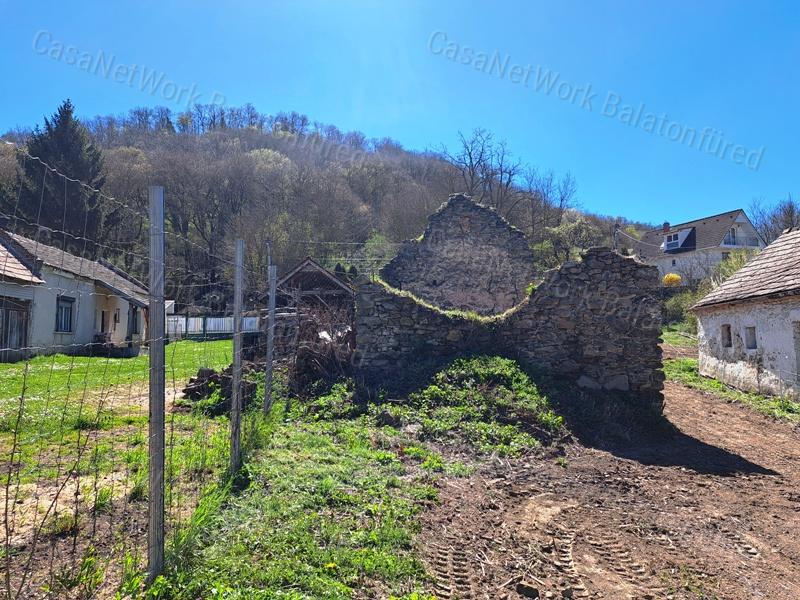 Tájpanorámás ÉPÍTÉSI TELEK eladó KAPOLCSON