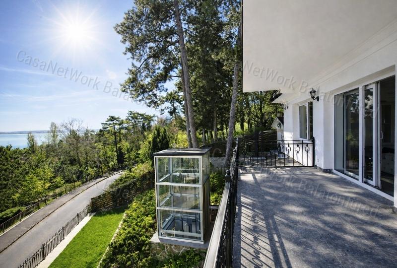 Mediterrán hangulatú, panorámás EXKLUZÍV VILLA TIHANYBAN
