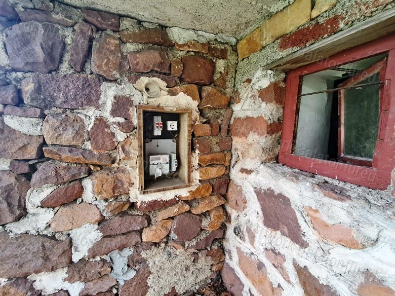 Csendes környezetben eladó GAZDASÁGI ÉPÜLET BALATONFÜREDEN