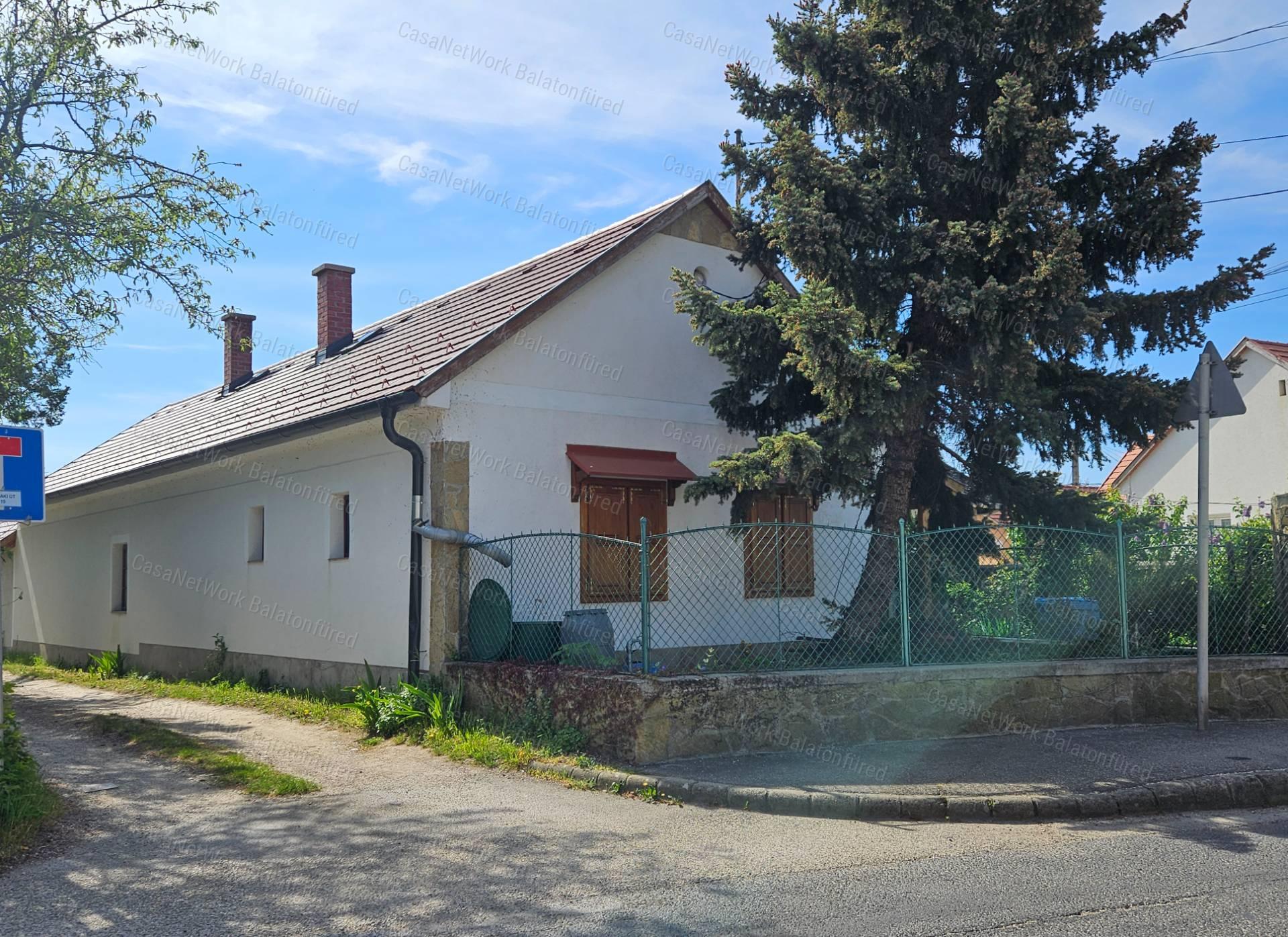 Eladó parasztház Csopakon - különleges hangulat, kivételes lehetőség