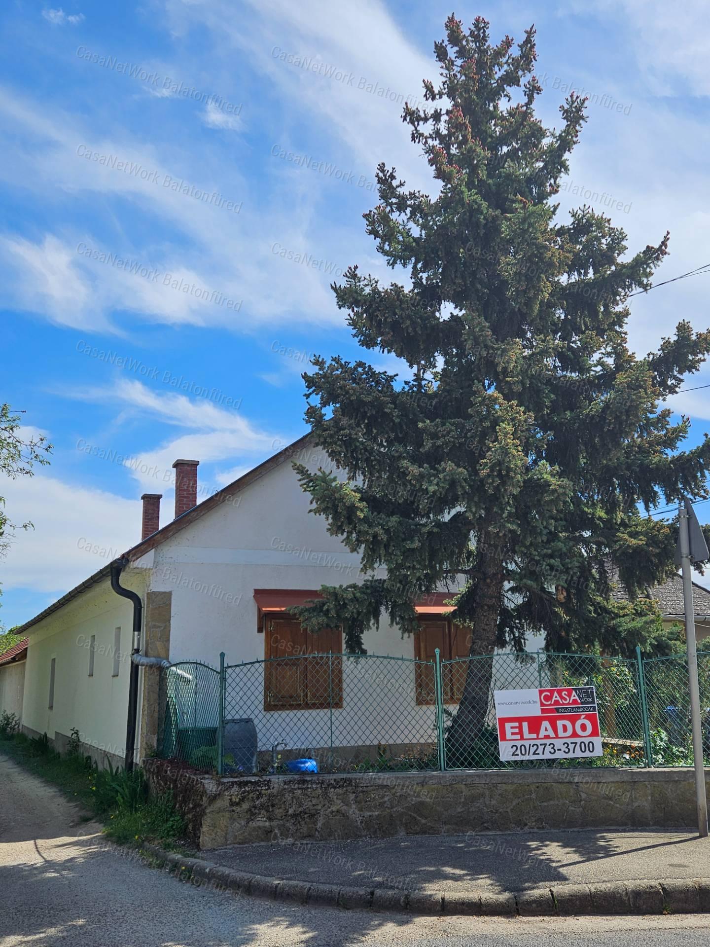 Eladó parasztház Csopakon - különleges hangulat, kivételes lehetőség