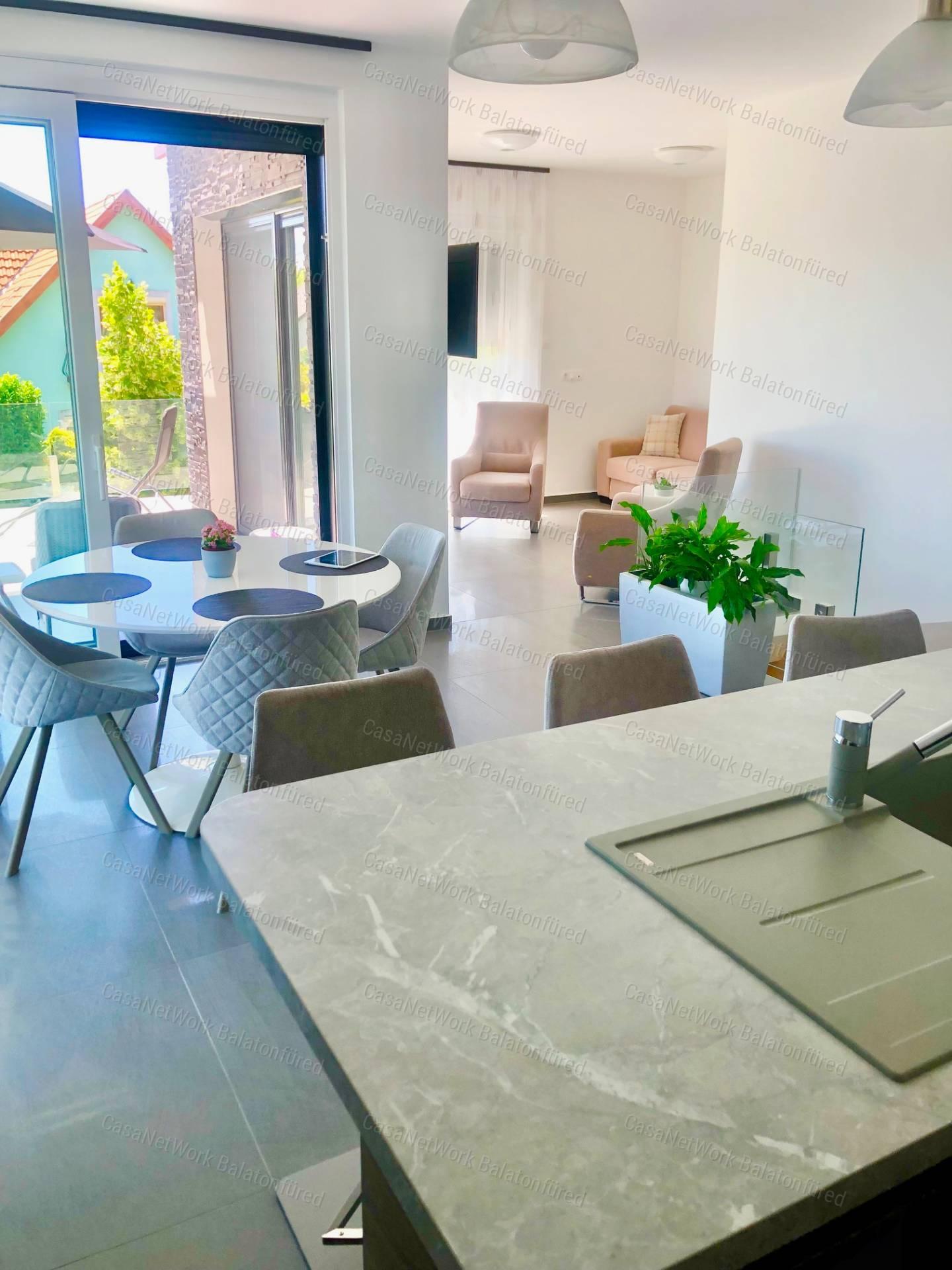 PANORÁMÁS  Prémium kategóriás LUXUS IKER CSALÁDI HÁZ