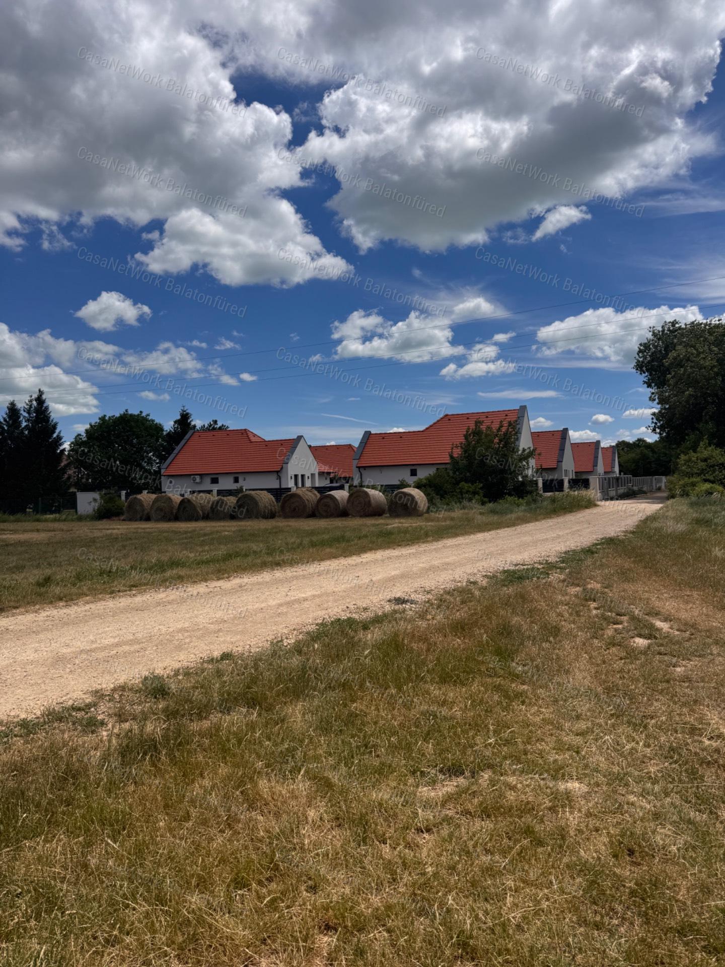 ELADÓ KÖZEL 6 HEKTÁROS FEJLESZTÉSI TERÜLET BALATONSZŐLŐSÖN
