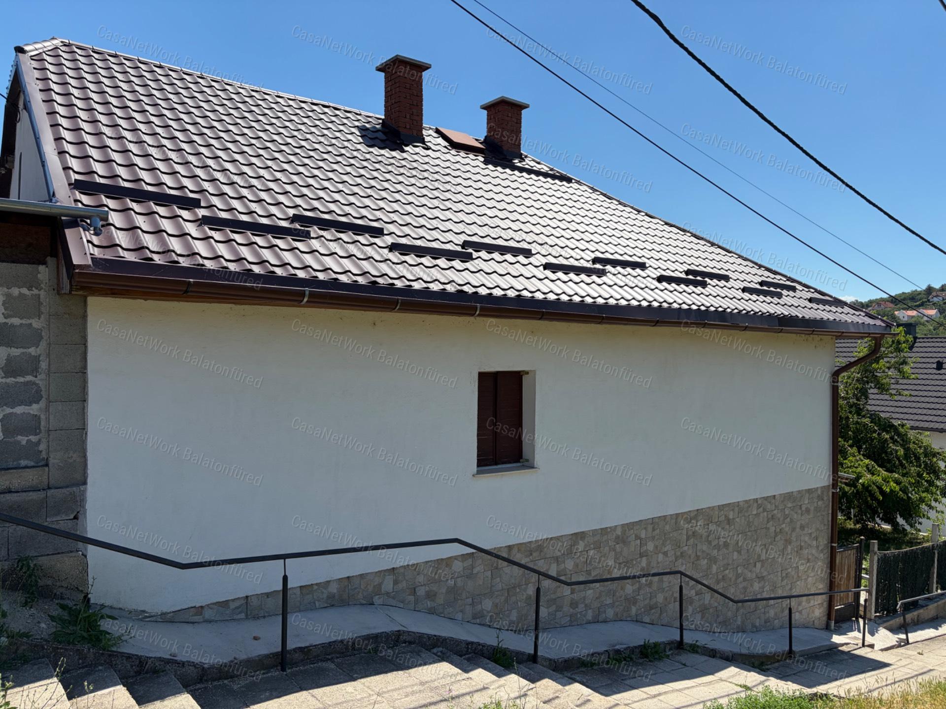 Családi ház különleges dupla felszíni pincével Balatonalmádiban