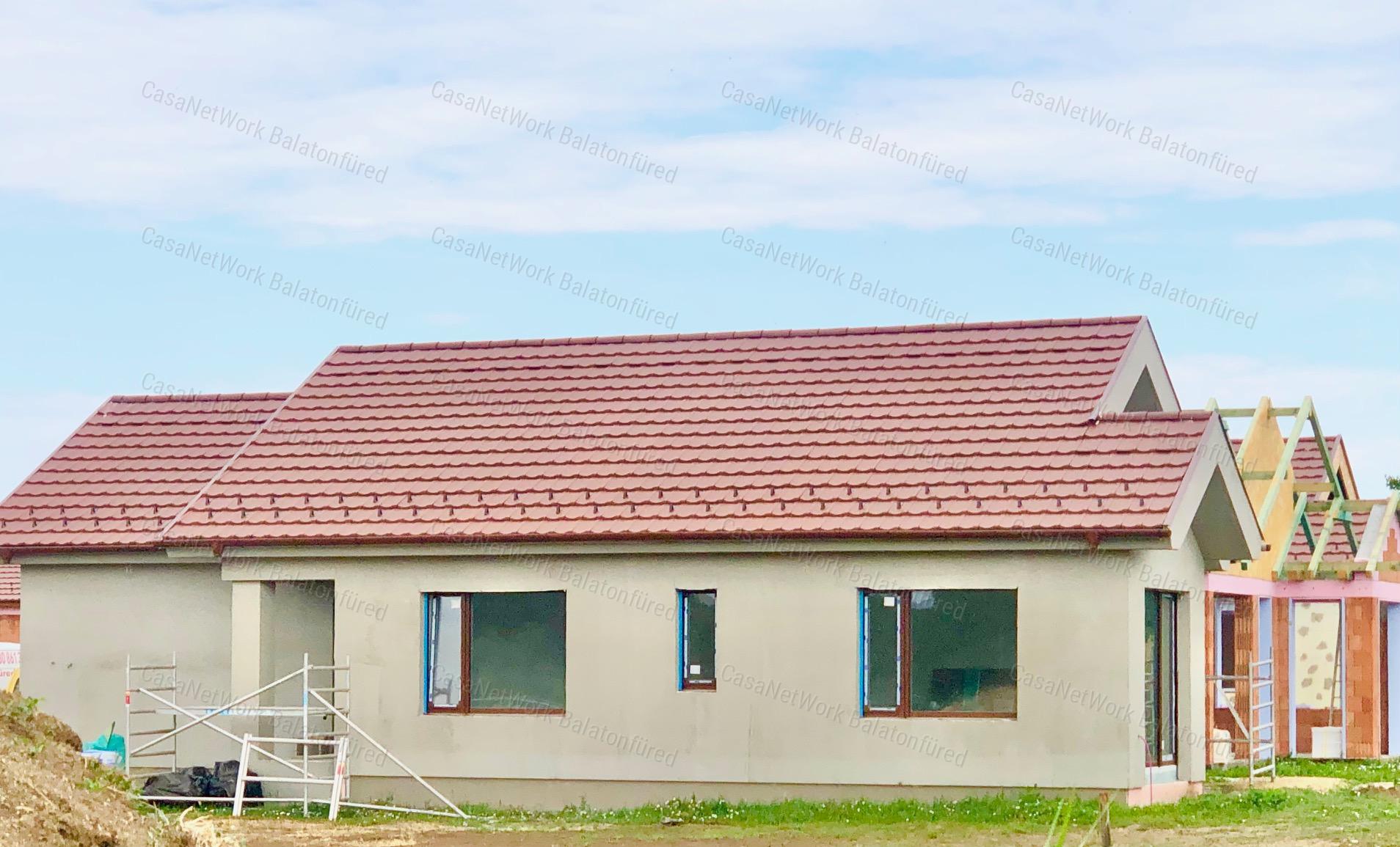 Balaton parttól 5 percre új építésű családi ház