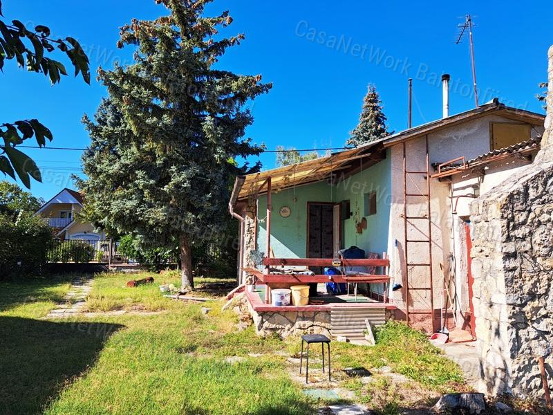 Vízközeli, zöldövezeti-eladó NYARALÓ BALATONFÖLDVÁRON