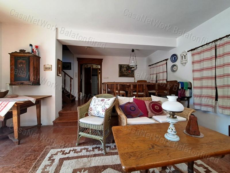 Szuper panorámás, exkluzív lokációban - eladó NYARALÓ TIHANYBAN