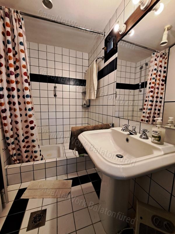 Szuper panorámás, exkluzív lokációban - eladó NYARALÓ TIHANYBAN