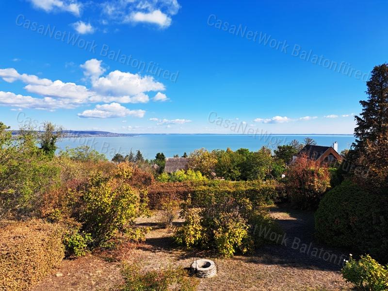 Szuper panorámás, exkluzív lokációban - eladó NYARALÓ TIHANYBAN