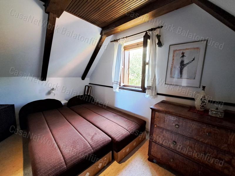 Szuper panorámás, exkluzív lokációban - eladó NYARALÓ TIHANYBAN