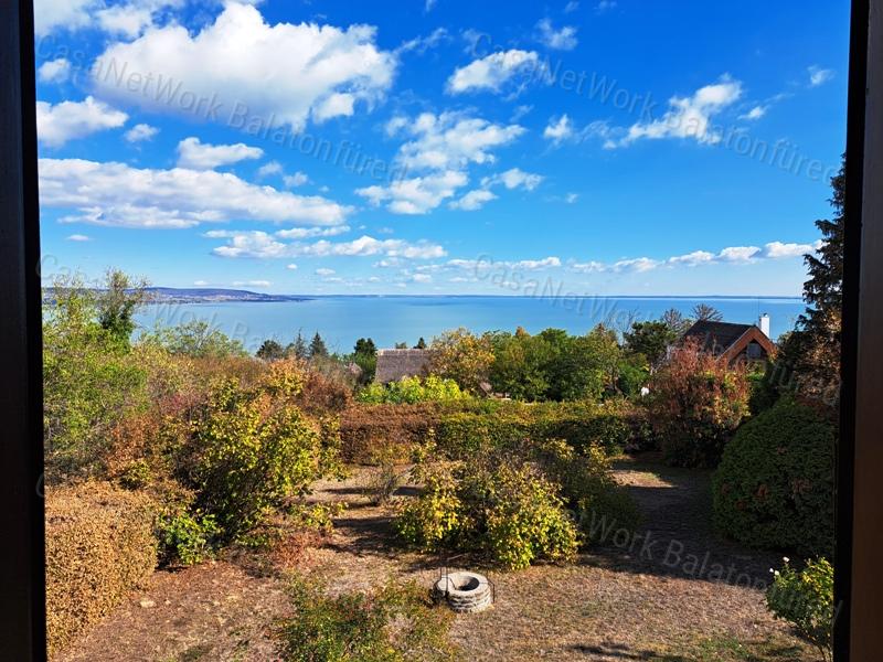 Szuper panorámás, exkluzív lokációban - eladó NYARALÓ TIHANYBAN