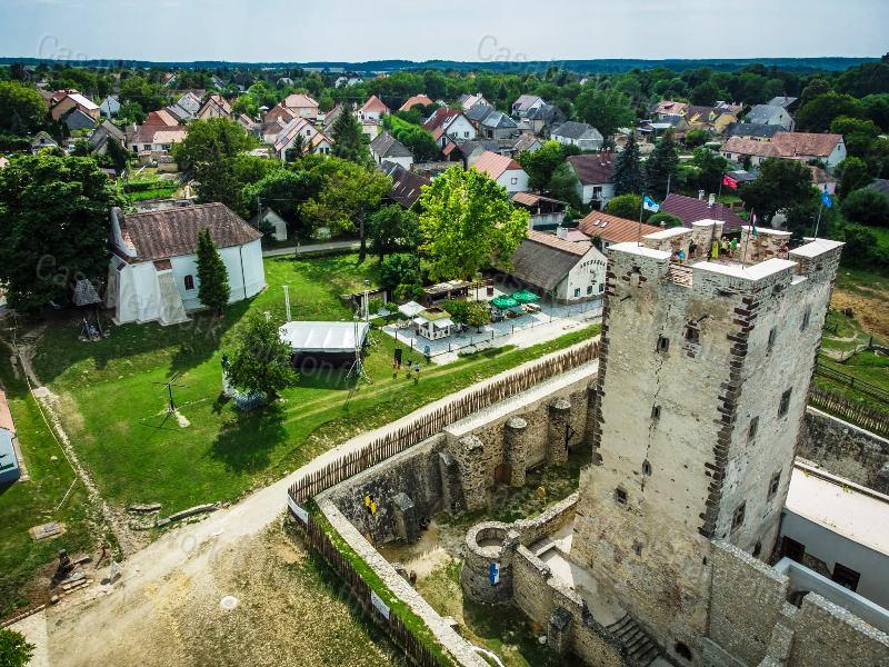 Központi helyen a vár mellett - eladó VENDÉGLŐ NAGYVÁZSONYBAN