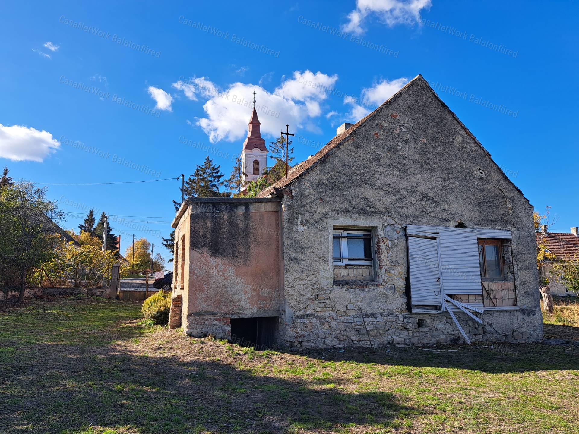 Falu széli, tájpanorámával - eladó CSALÁDI HÁZ BARNAGON