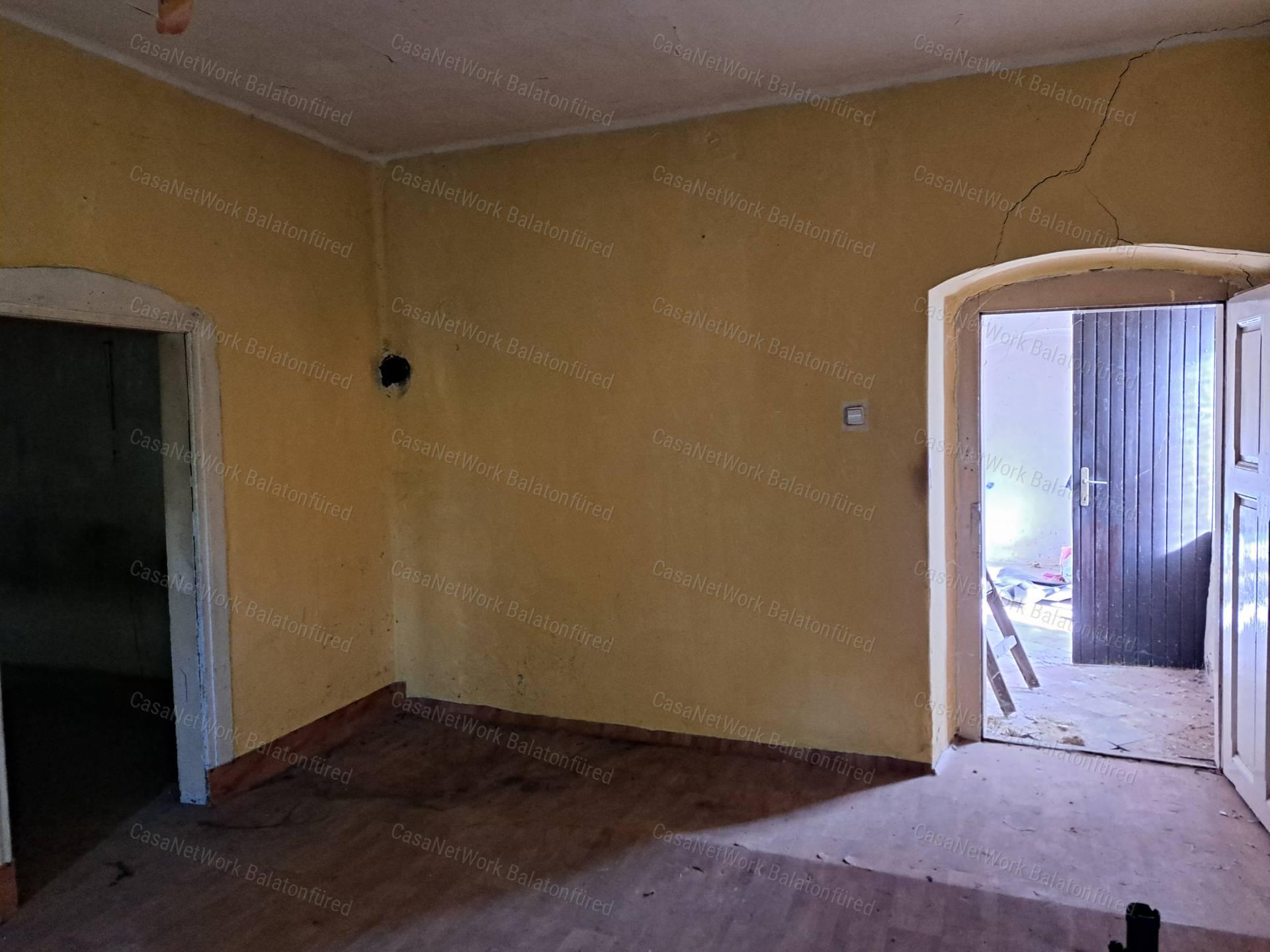 Falu széli, tájpanorámával - eladó CSALÁDI HÁZ BARNAGON