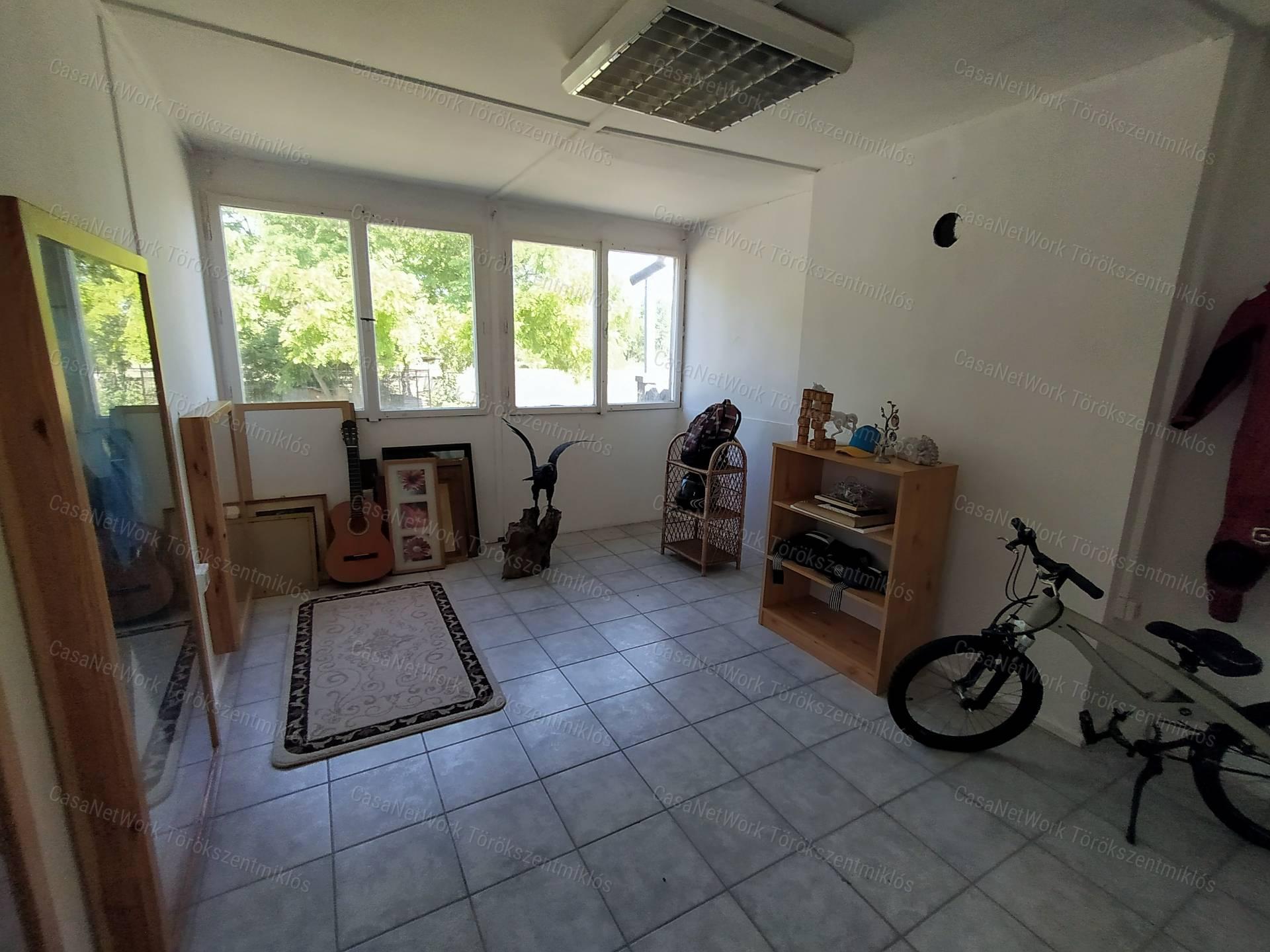 Eladó családi birtok Túrkeve határában!