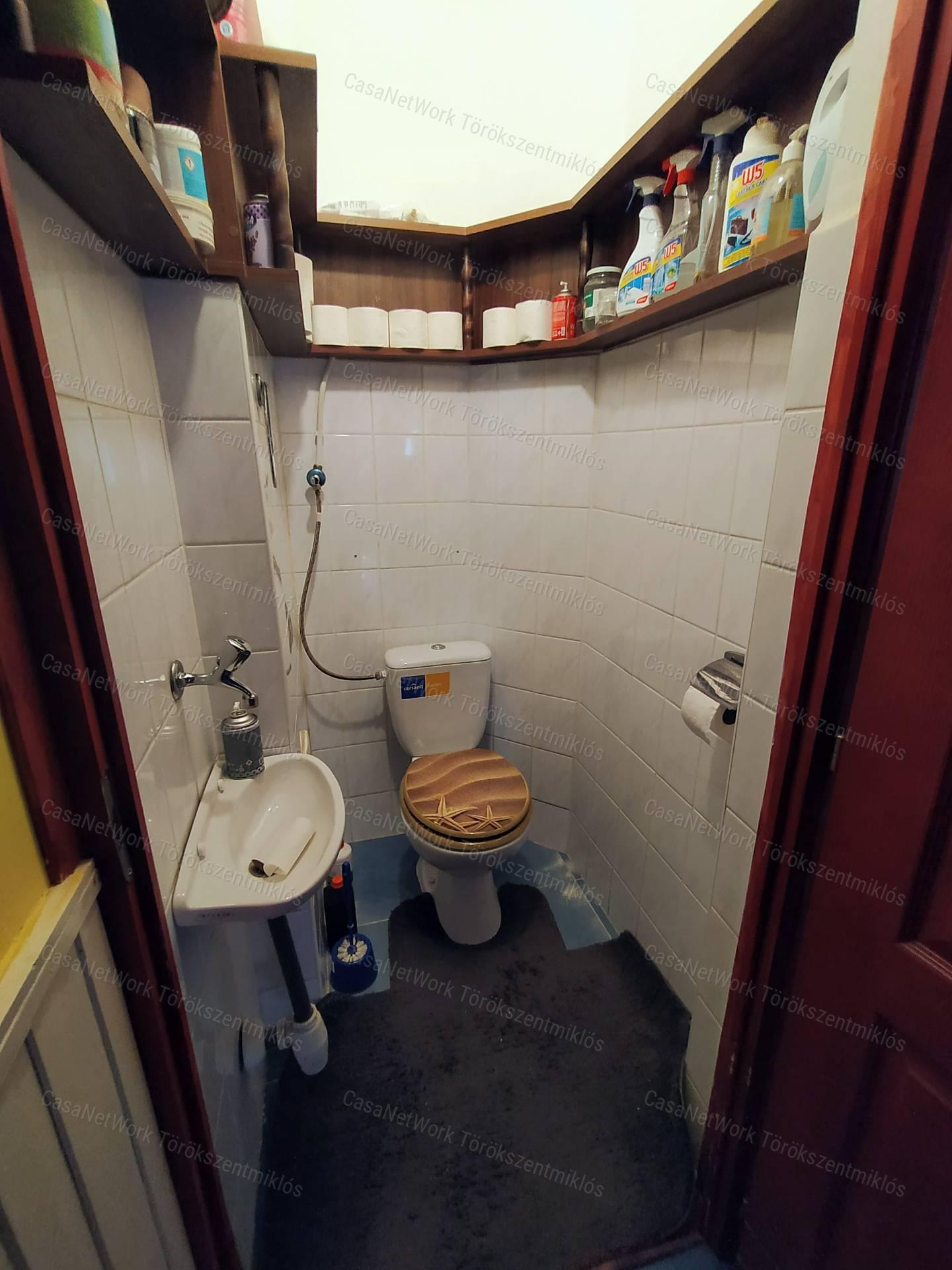 Eladó családi ház Kengyel központjában!