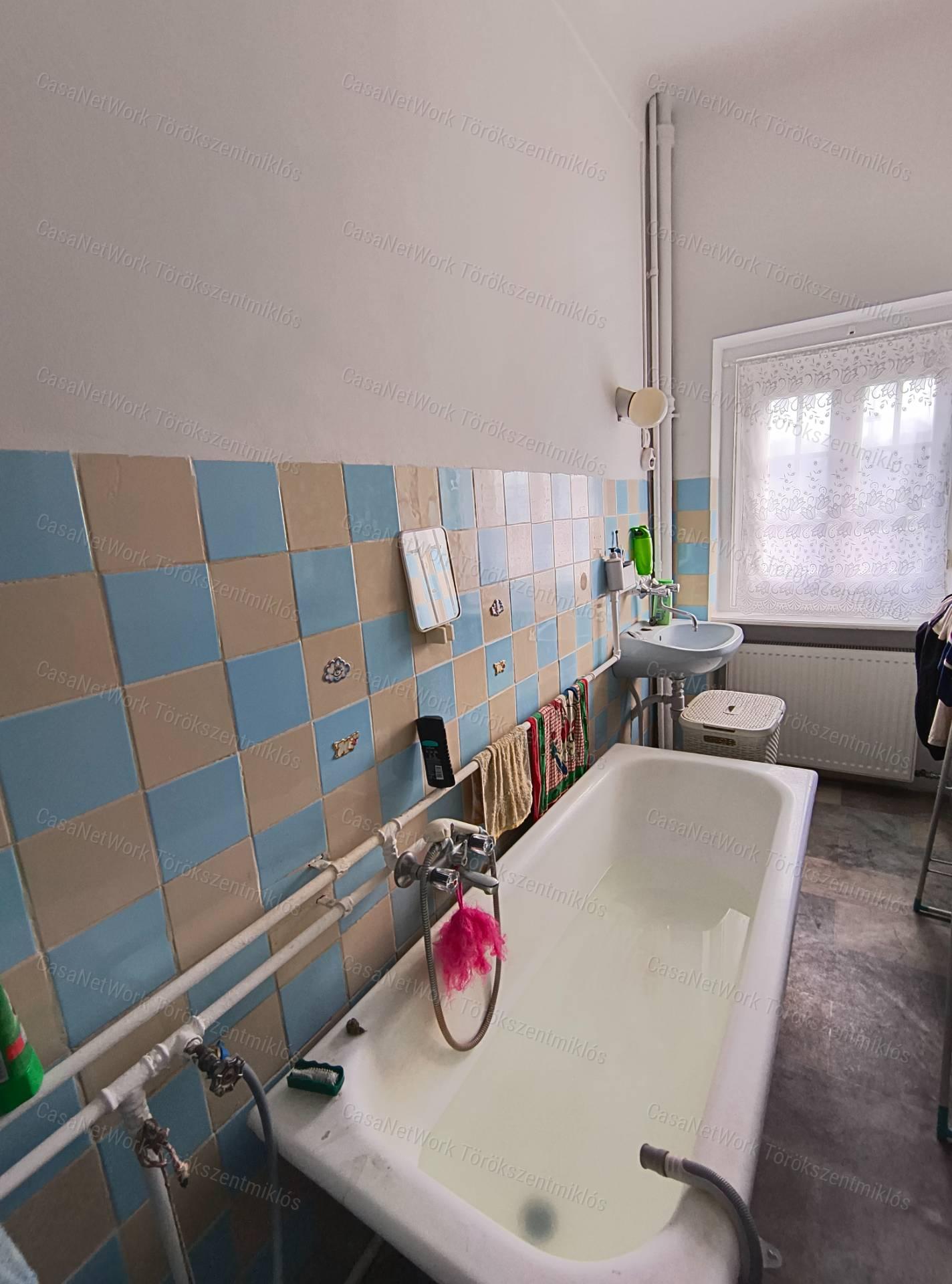 Eladó polgári jellegű  kétszobás lakás Kisújszálláson!
