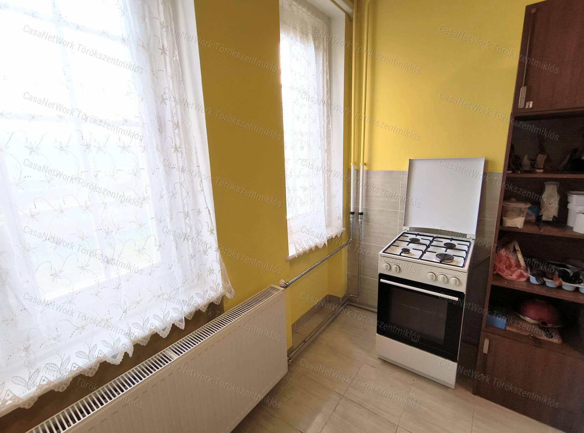 Eladó polgári jellegű  kétszobás lakás Kisújszálláson!
