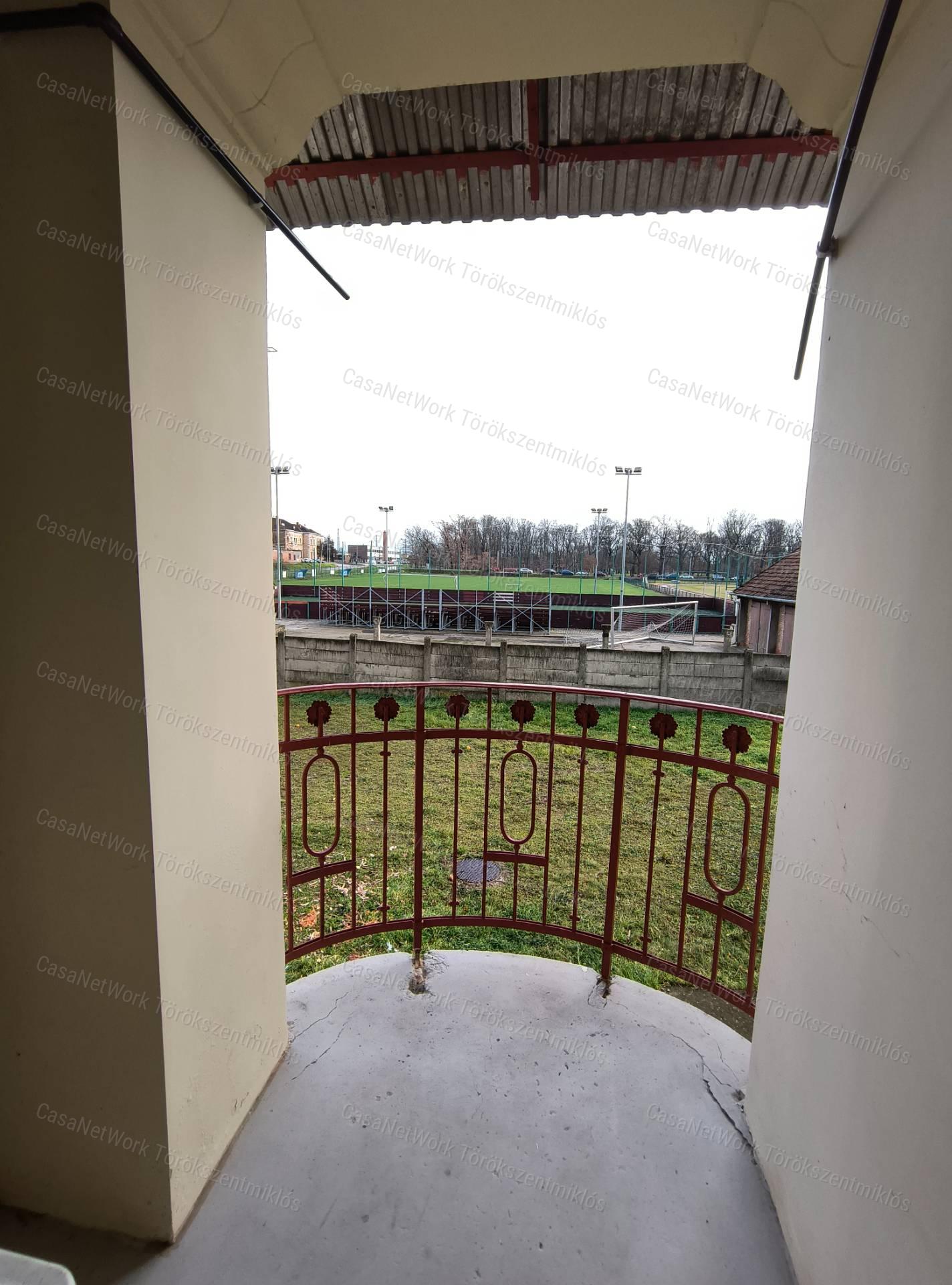 Eladó polgári jellegű  kétszobás lakás Kisújszálláson!
