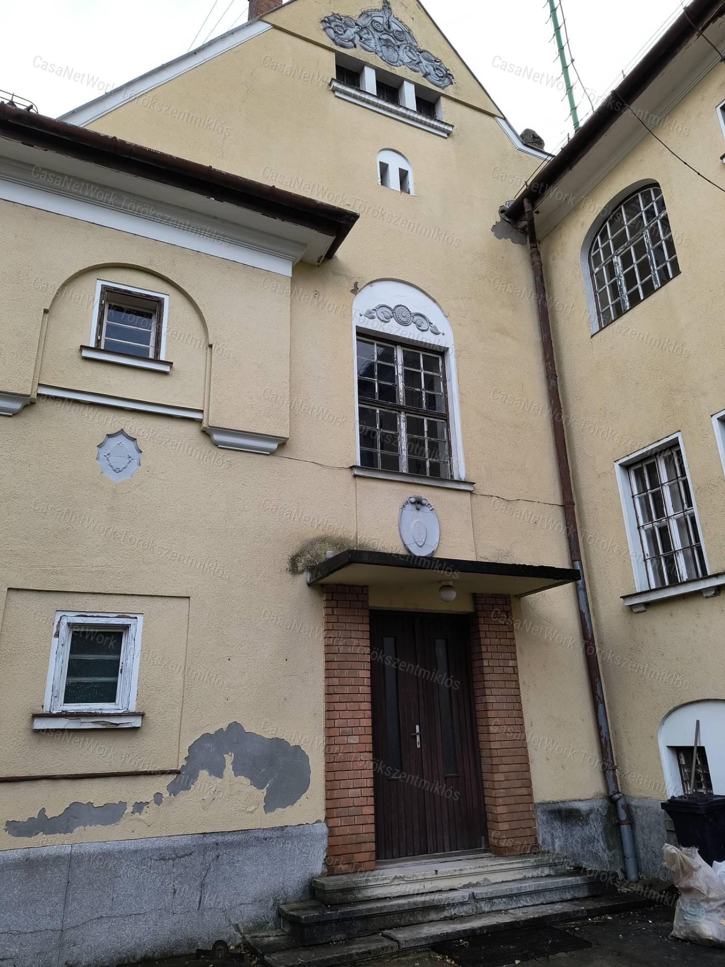Eladó polgári jellegű  kétszobás lakás Kisújszálláson!