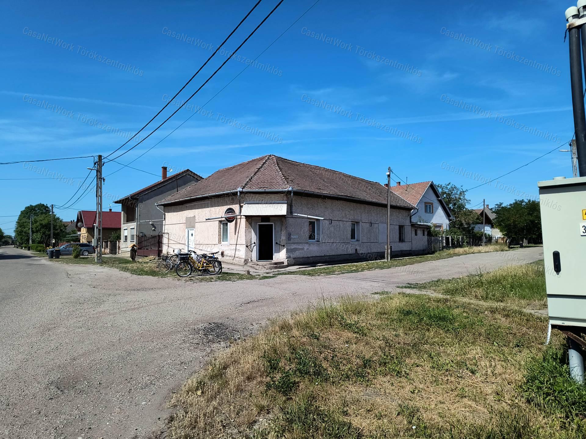 Eladó működő üzlethelyiség Túrkevén!