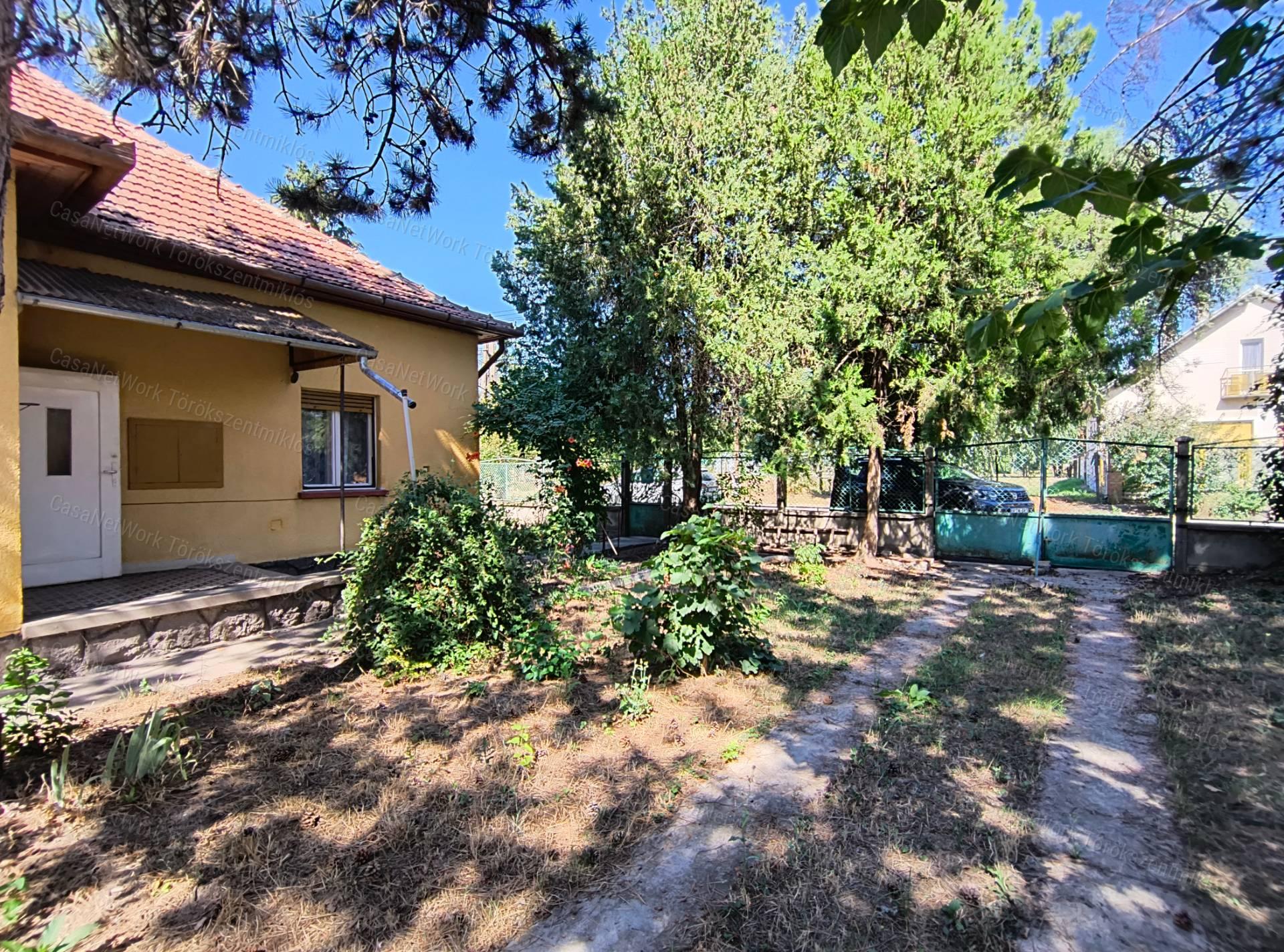 Eladó családi ház Törökszentmiklóson a strand közelében!