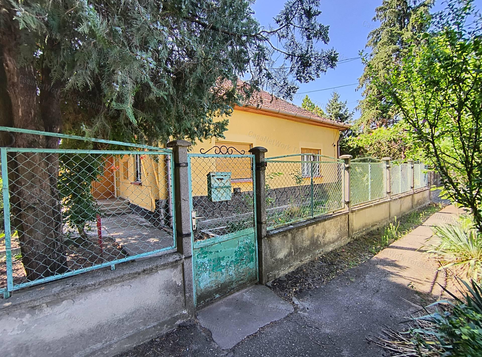 Eladó családi ház Törökszentmiklóson a strand közelében!