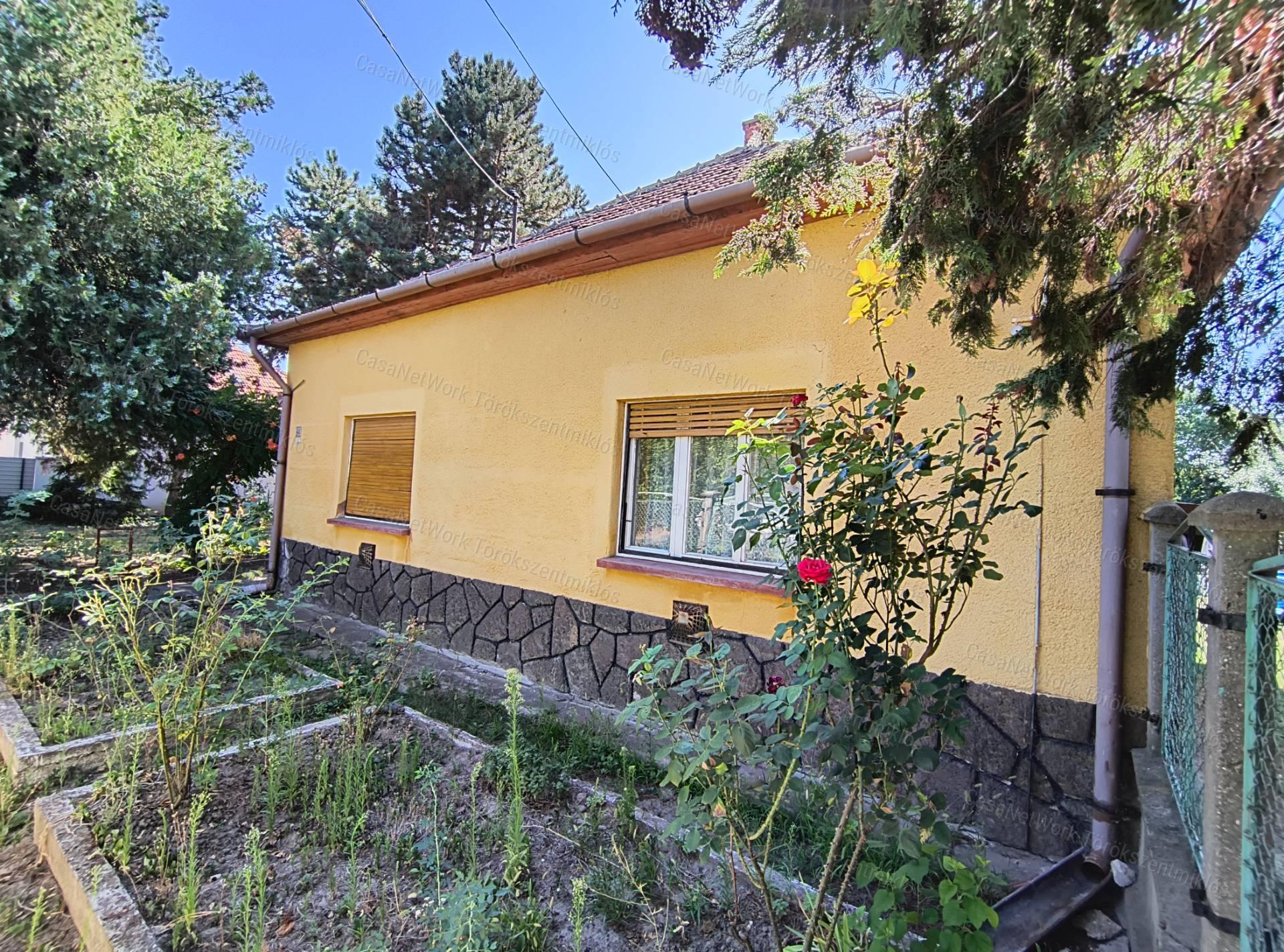 Eladó családi ház Törökszentmiklóson a strand közelében!