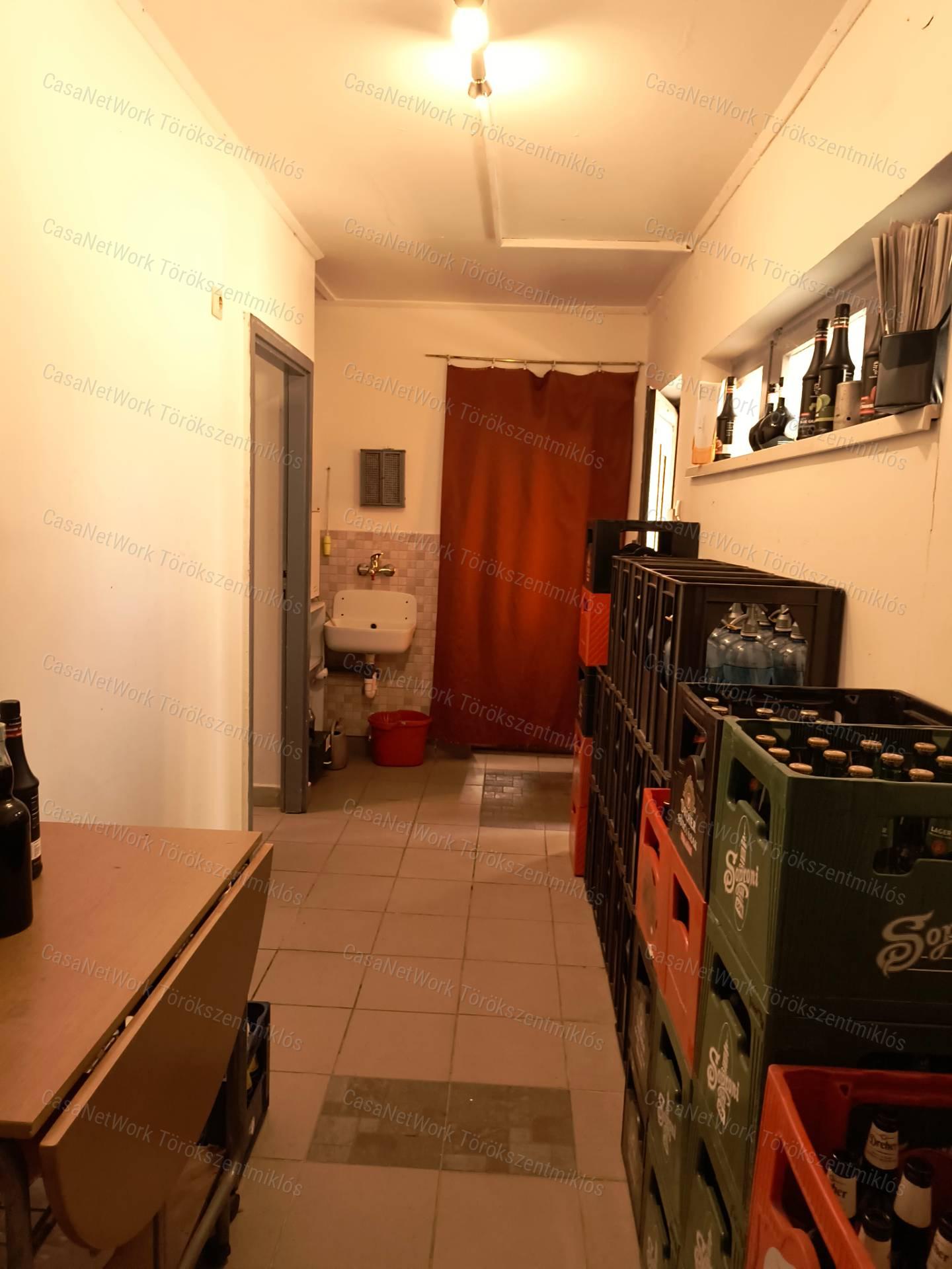 Eladó üzletheliység Törökszentmiklós-Óballán!